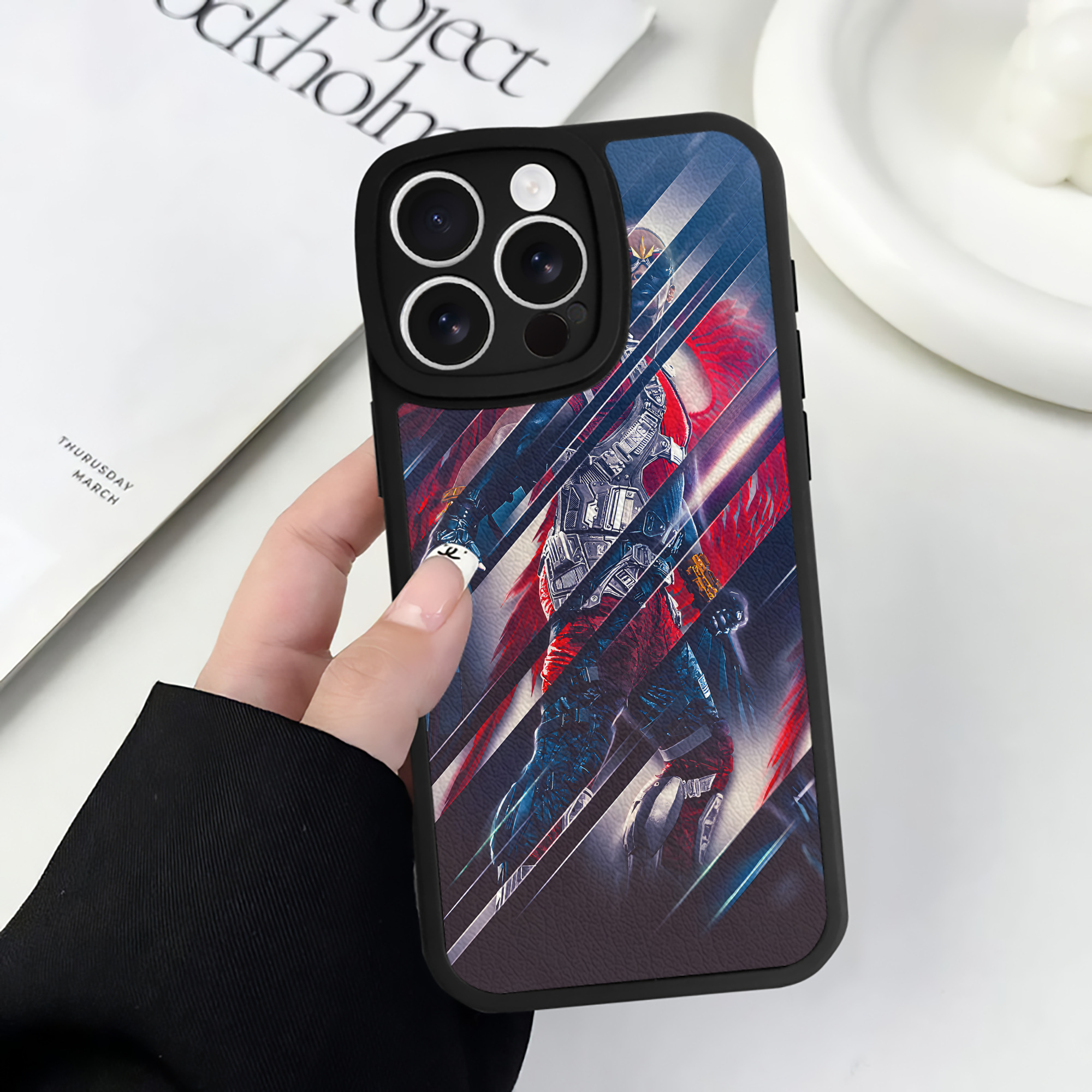 （画像用） アベンジャーズ The Avengers 【iPhone 16シリーズ対応】シリコンスマホケース（レザー調） 材質：シリコン